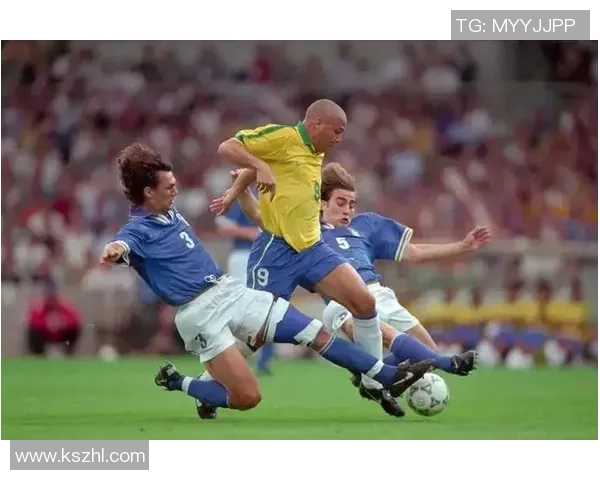 抖音热度爆棚的足球球星盘点他们的精彩瞬间和不为人知的一面