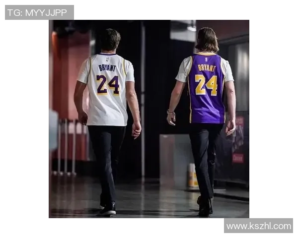 足球巨星身穿科比球衣致敬传奇精神瞬间感动无数球迷